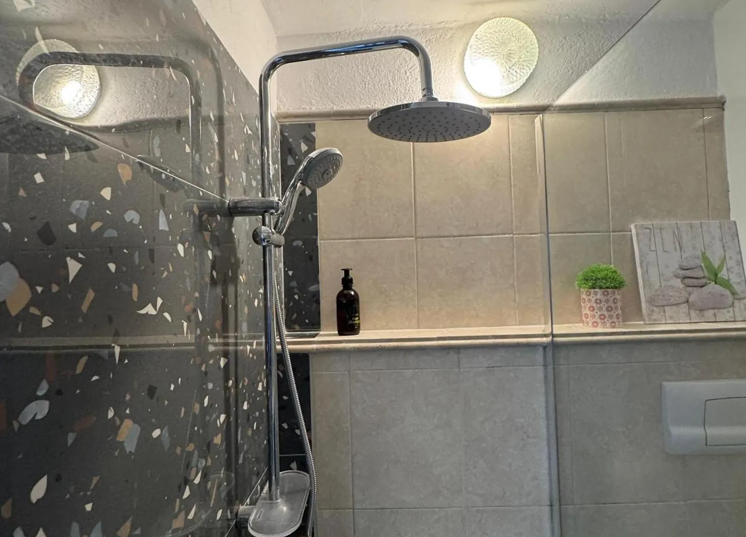 Melody Apartments Tirana 0*,  Albanie